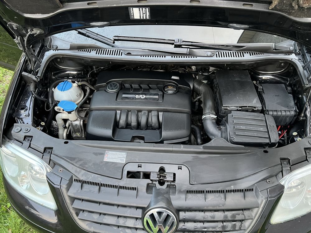 VW Touran 2005 1.6 бензин