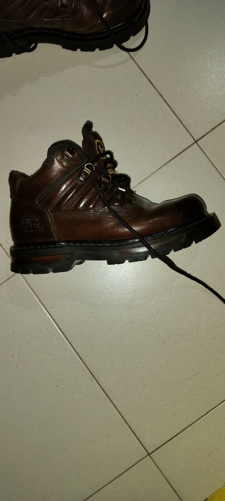 Botas Caterpillar. Tamanho 40