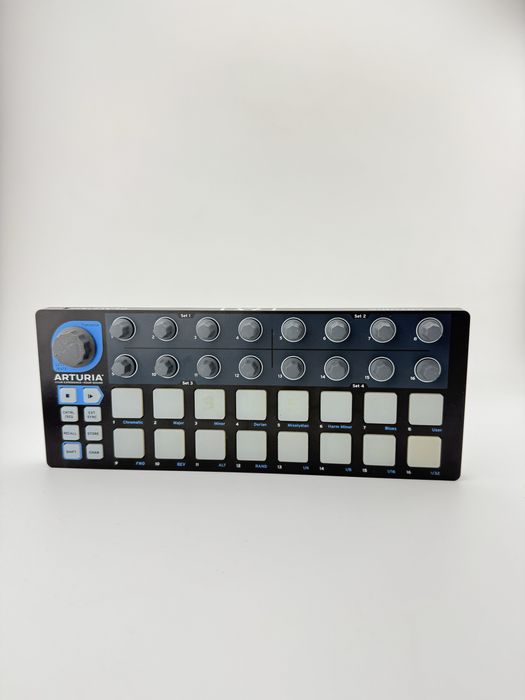 Arturia BeatStep MIDI-контролер та секвенсор.