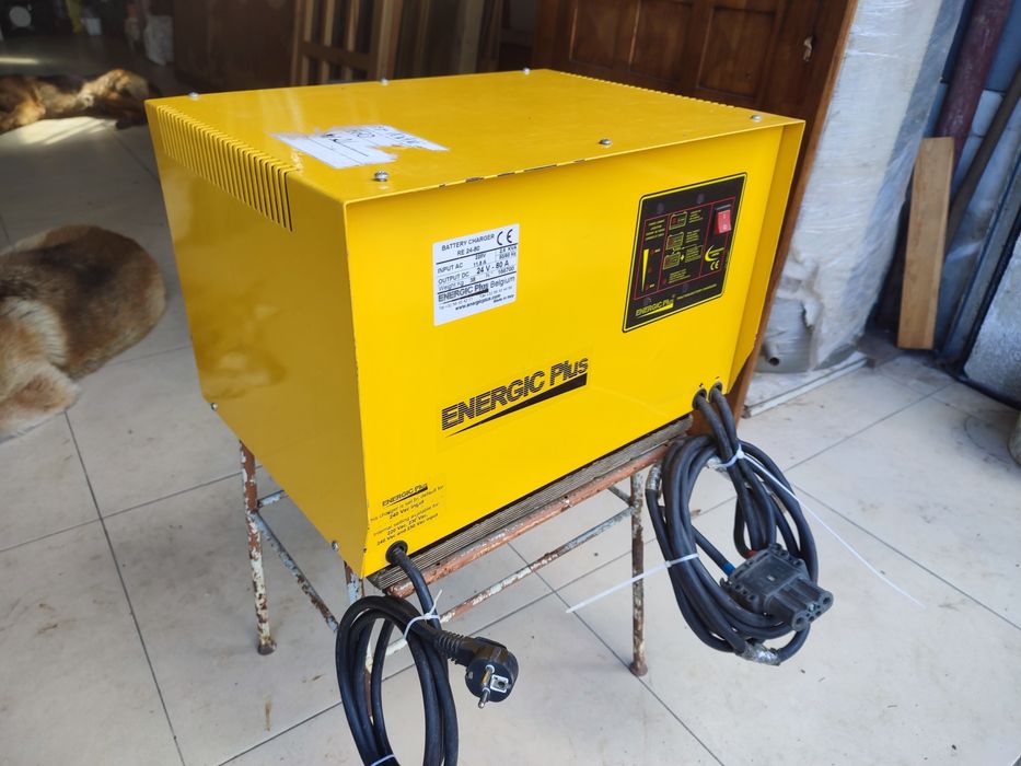 Зарядний пристрій