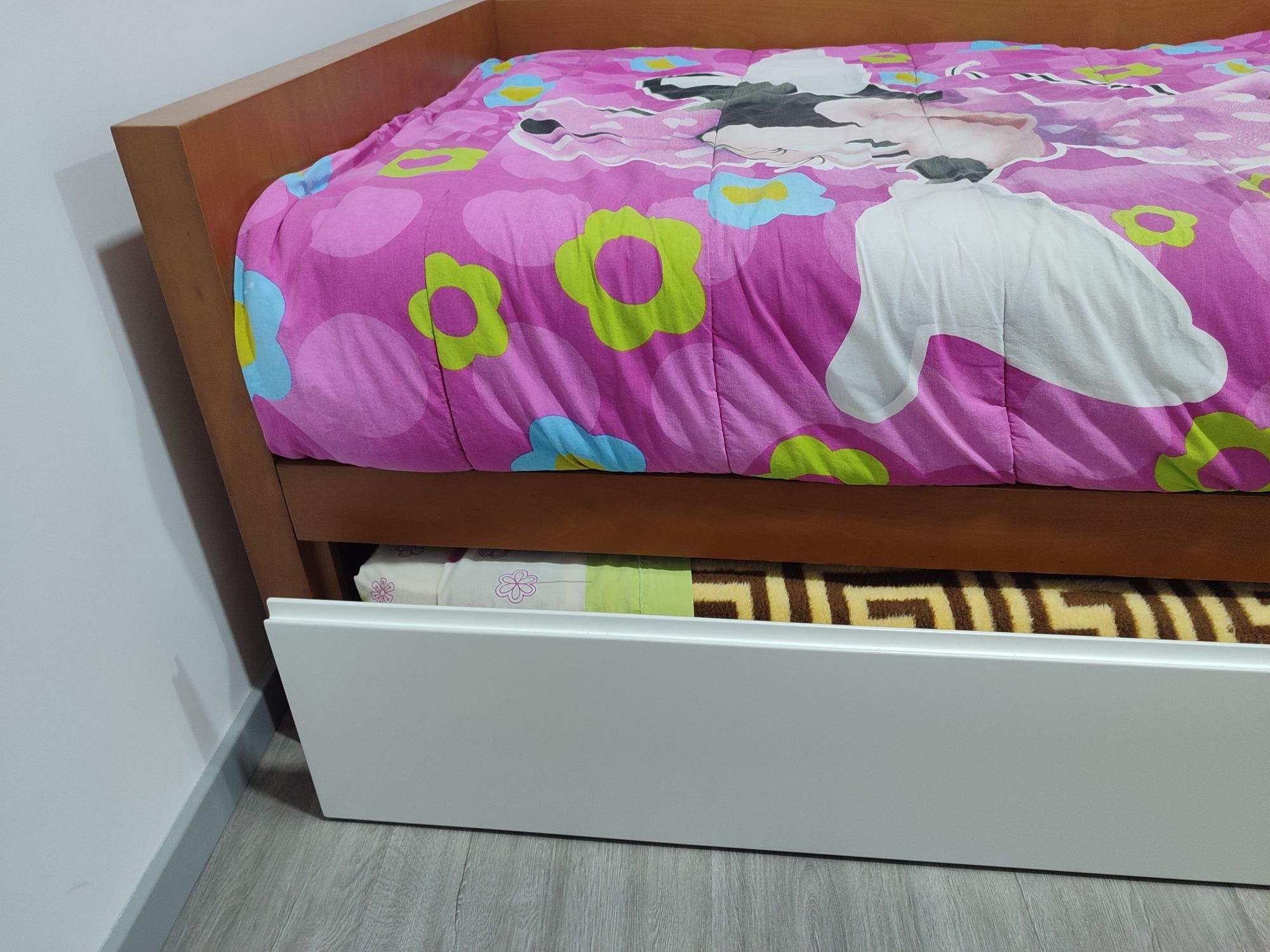 Cama dupla de solteiro