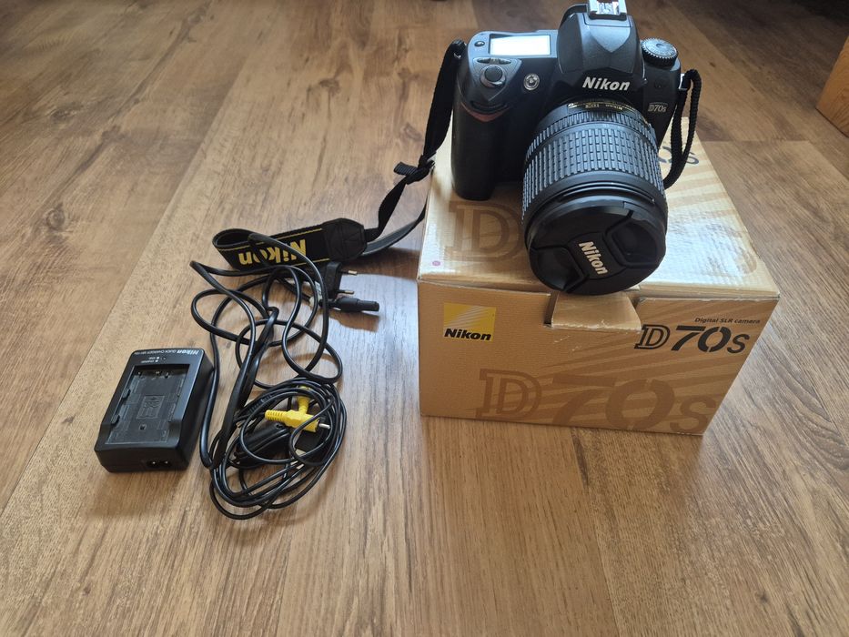 Nikon D70s obiektyw DX Nikkor 18-105 mm