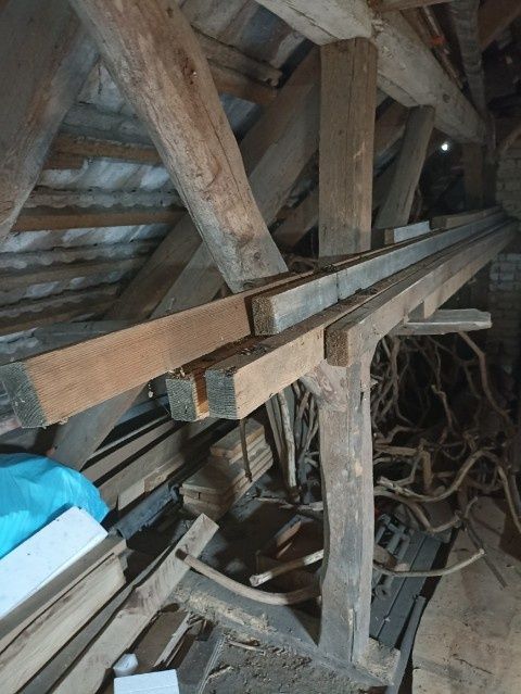 Materiał drewniany pozostały po budowie