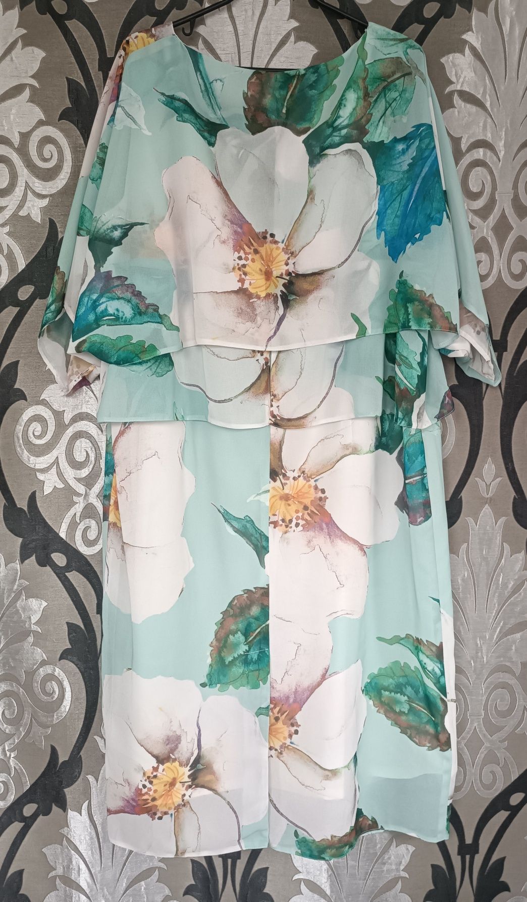 Carla Moreno elegancka sukienka szyfonowa w kwiaty plus size 50-52 Tin