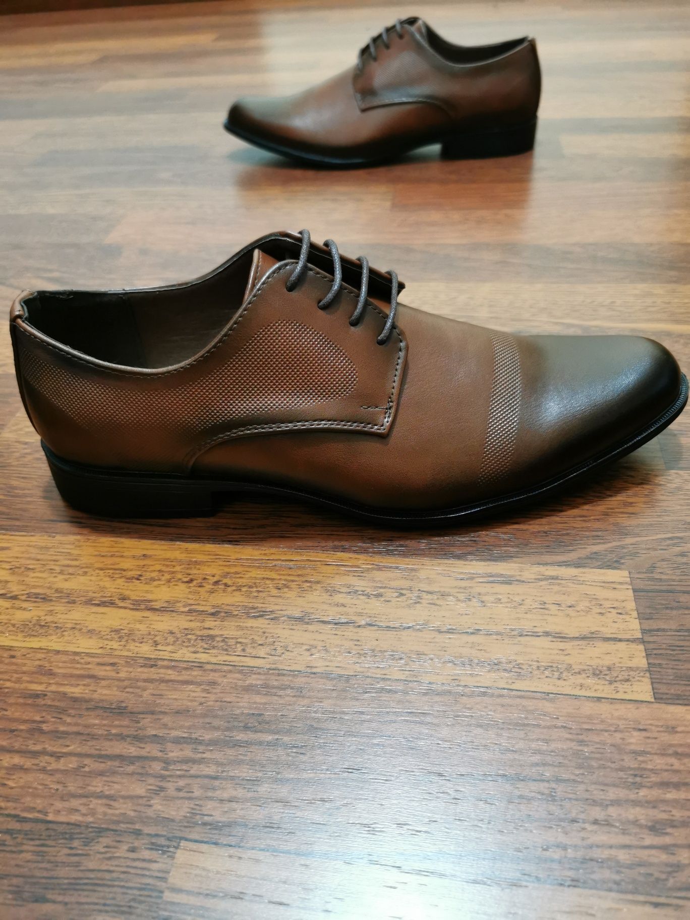 Eleganckie Wizytowe Buty Męskie Badoxx