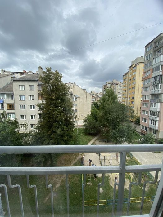 Оренда 2 кімнатної квартири по вулиці Коновальця ( поруч White Center)