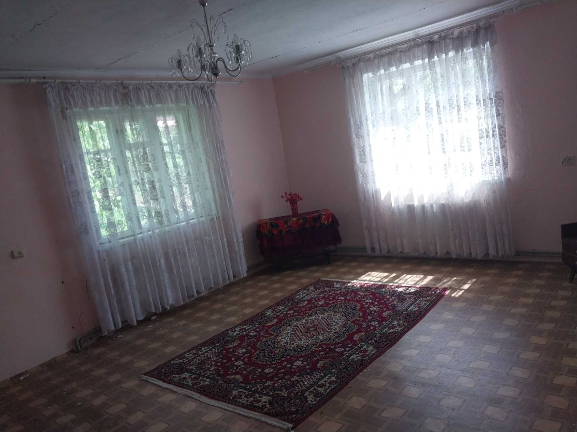 Терміново продається будинок 2 поверхи, р - н Центр