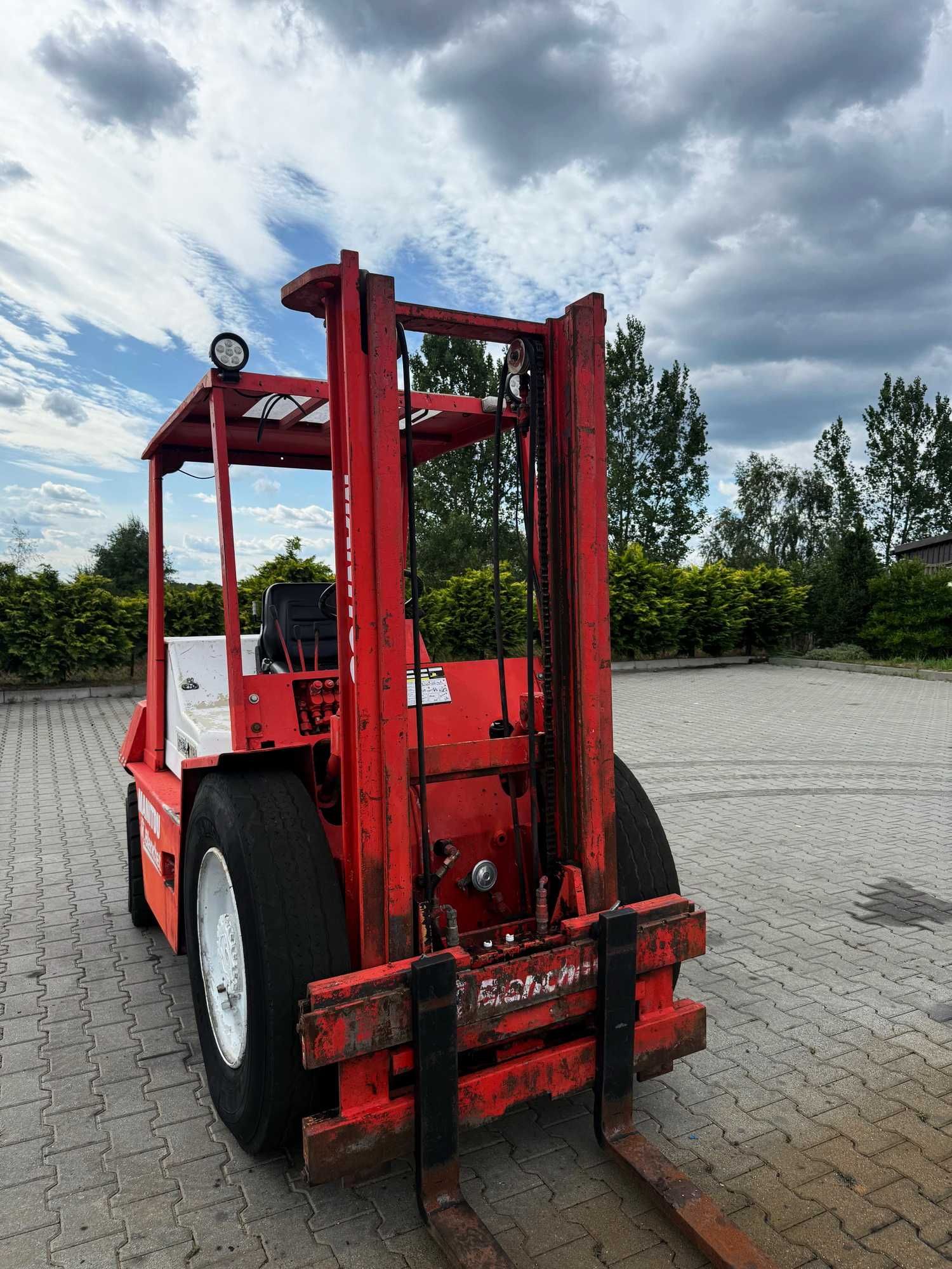 wózek widłowy terenowy MANITOU MCE25 przesuw 2500kg 3.30m IVECO diesel