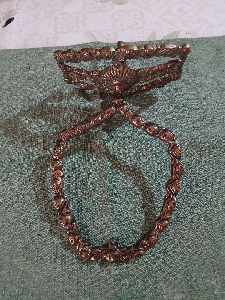 Suporte antigo de latão