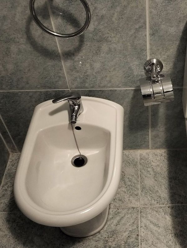 Banheiras Lavatórios e Bidés Sanitana