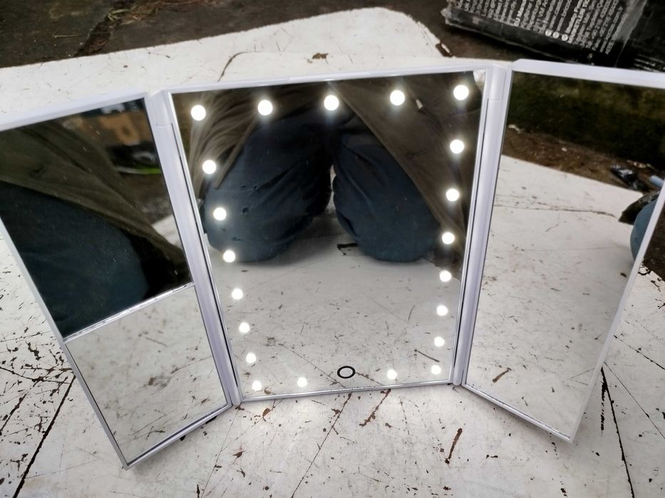 Lustro toaletowe przenośne podświetlane białe