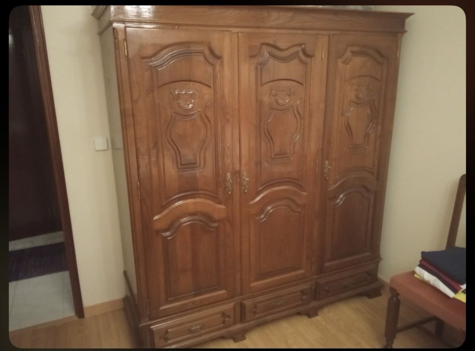 Quarto completo em madeira maciça