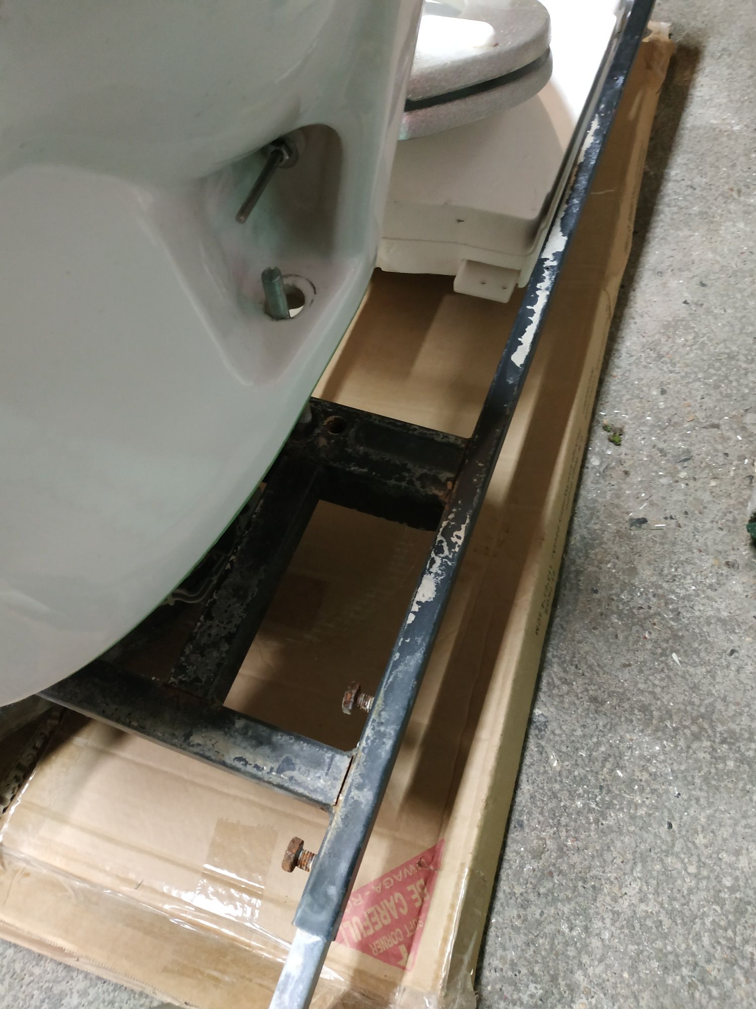 Toaleta WC miska podwieszana KOŁO ze stelażem ROCA