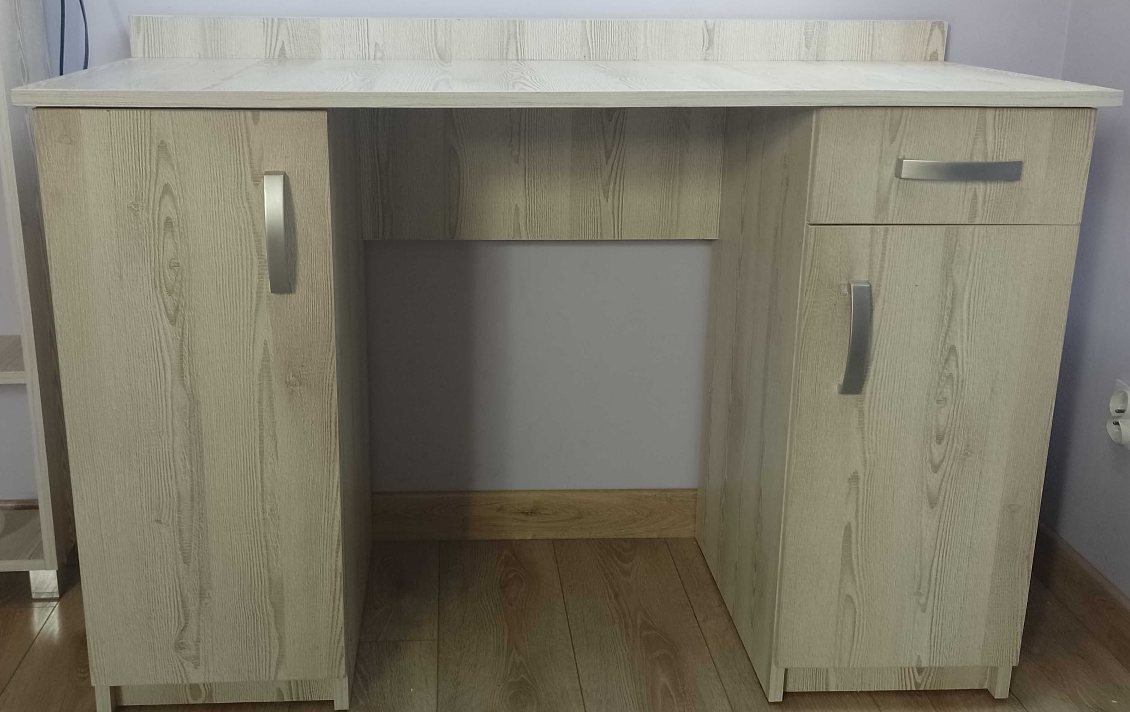 Zestaw mebli do pokoju ze skosami