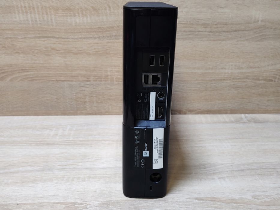 Konsola xbox 360 e 500gb czarny