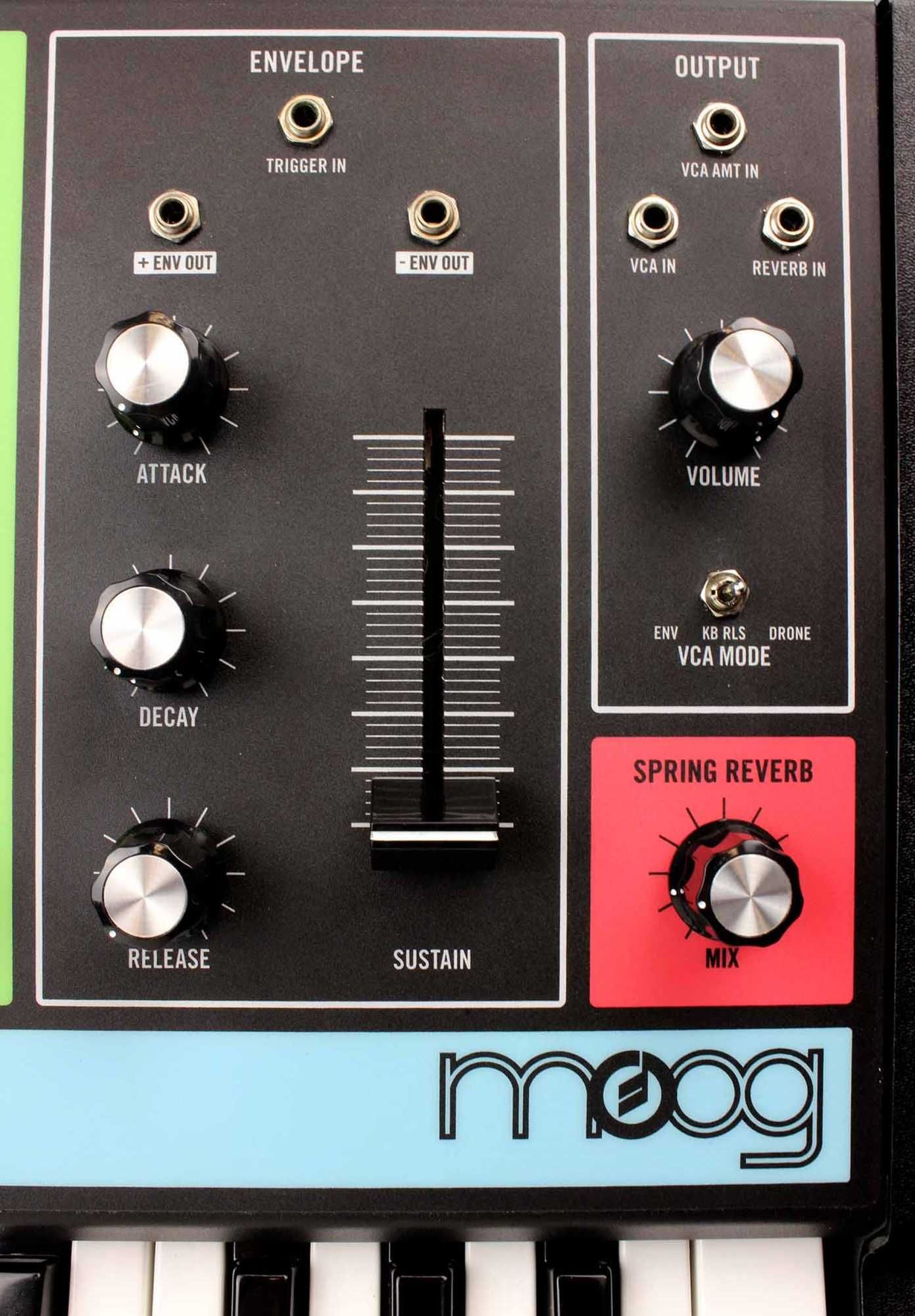 Синтезатор Moog Grandmother