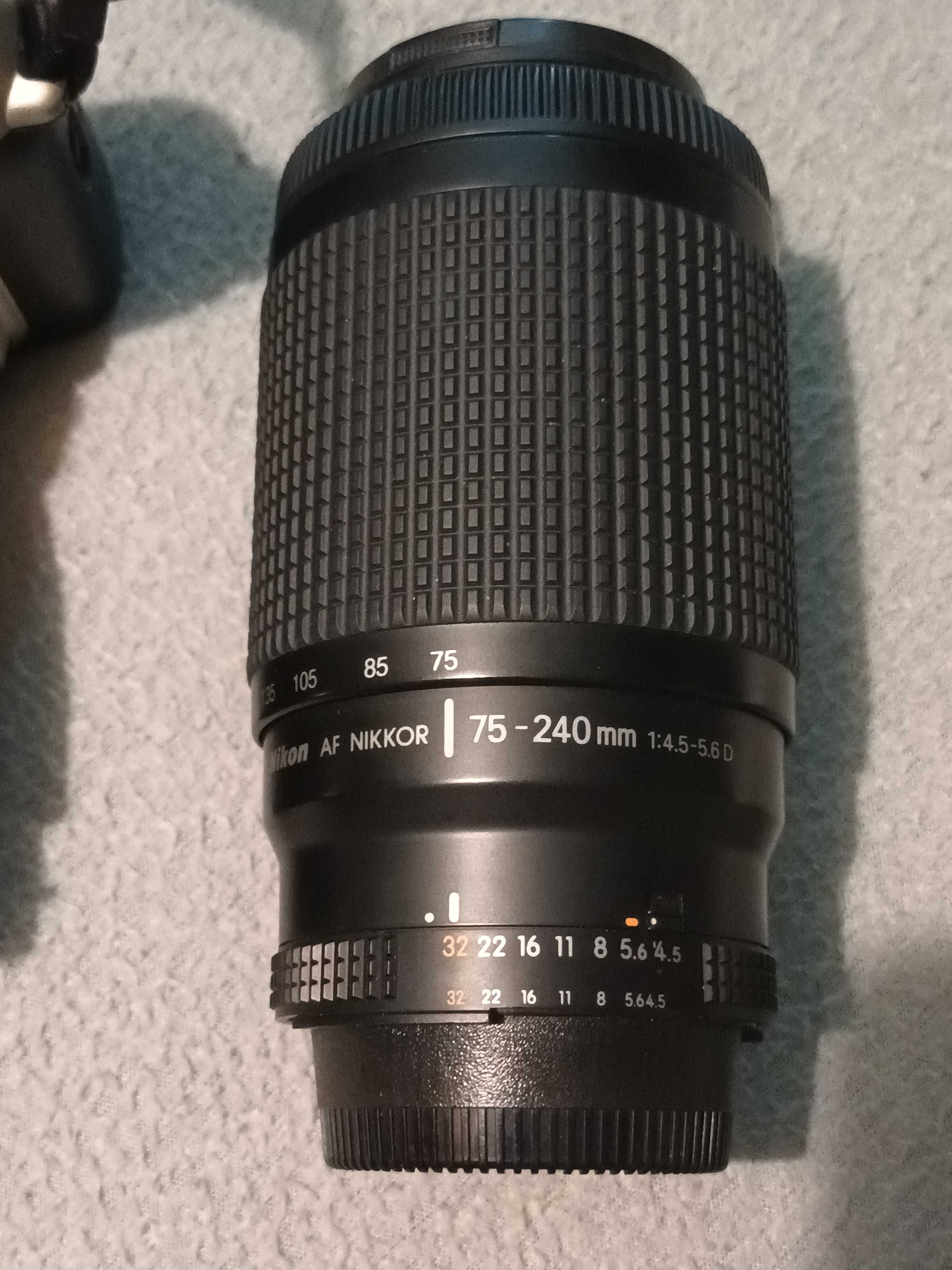 Nikon F60 com 2 lentes