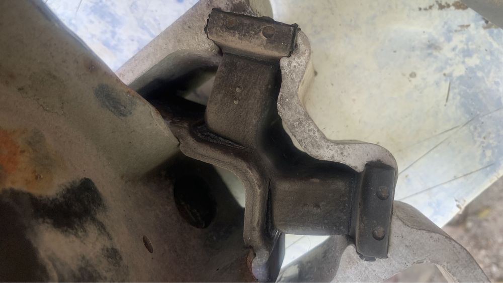 Подушка двигателя dacia renault logan