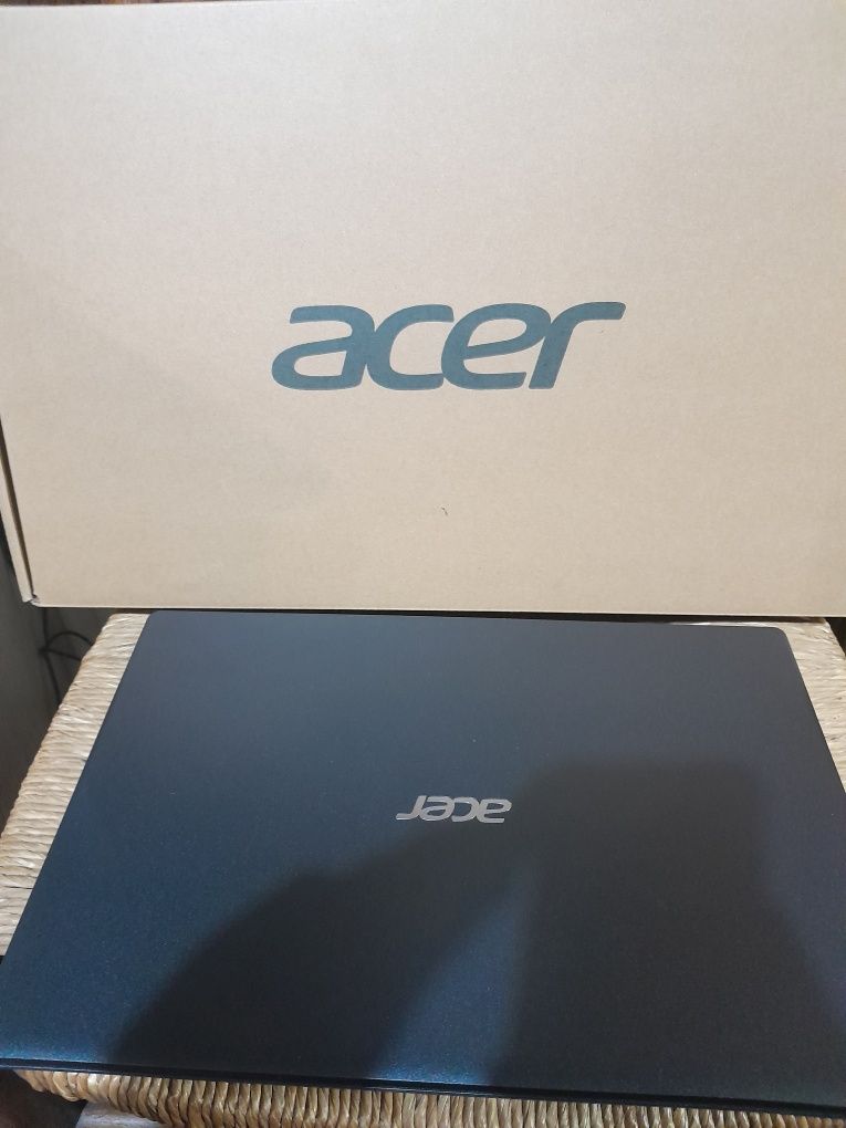 Laptop Acer Aspire 3 R5-3500U/8GB/512/Win 11