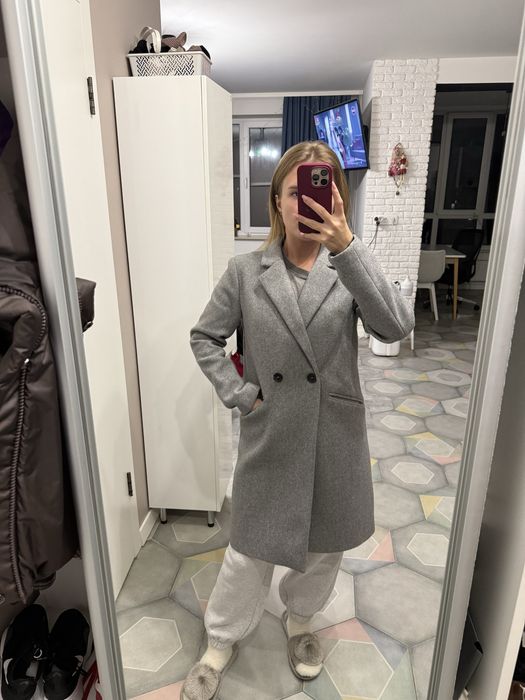 Продам жіноче сіре пальто, тримає форму, розмір 36