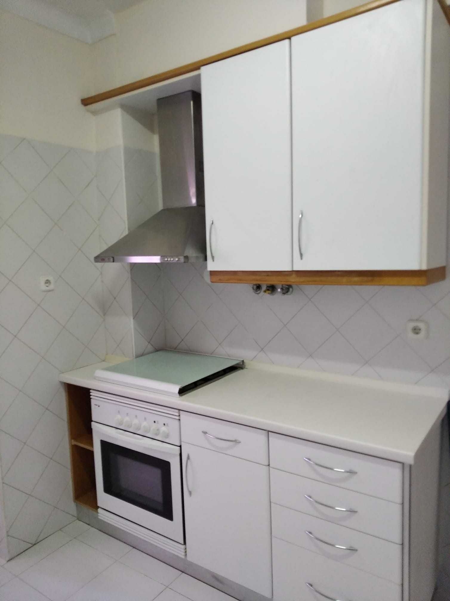 Aluga-se quarto rapariga estudante ou trabalhadora