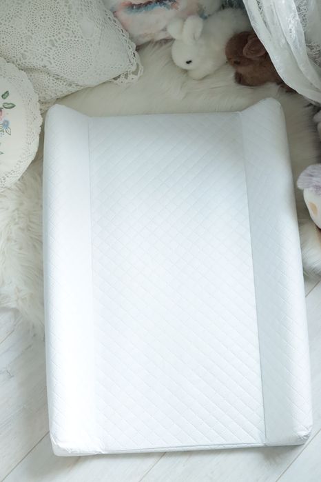Uniwersalny przewijak na łóżeczko Ceba baby 50 x 70 cm w kolorze biały