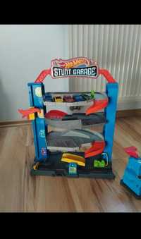 Hot Wheels Stunt Garage parking