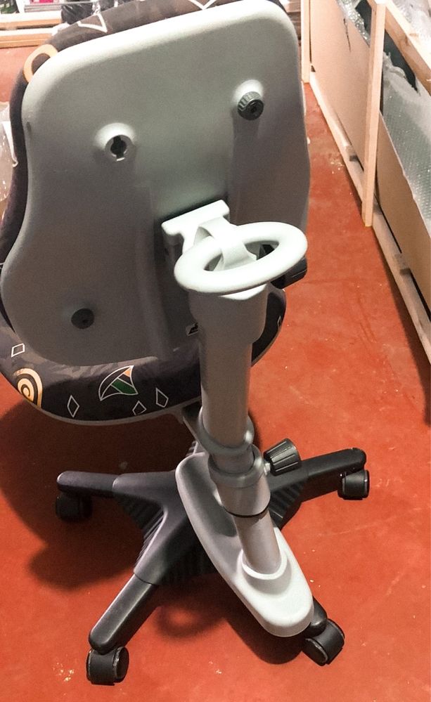 Кресло компьютерное  детское ортопедическое comf-pro