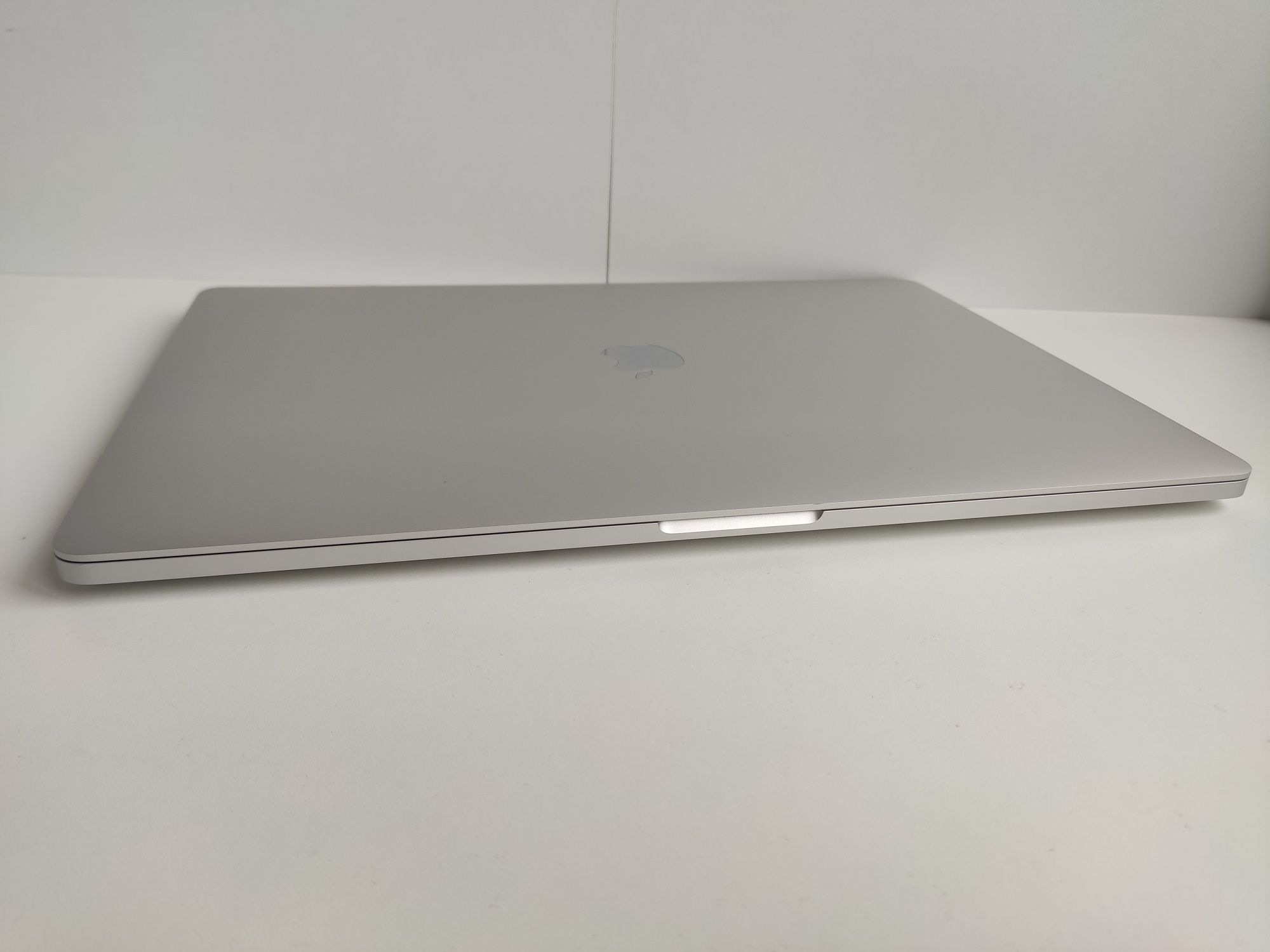 Macbook Pro 16 (i7, 16/512 a2141)