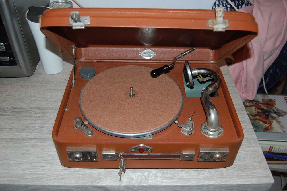 Gramofon, patefon walizkowy WELTKLANG - SPRAWNY