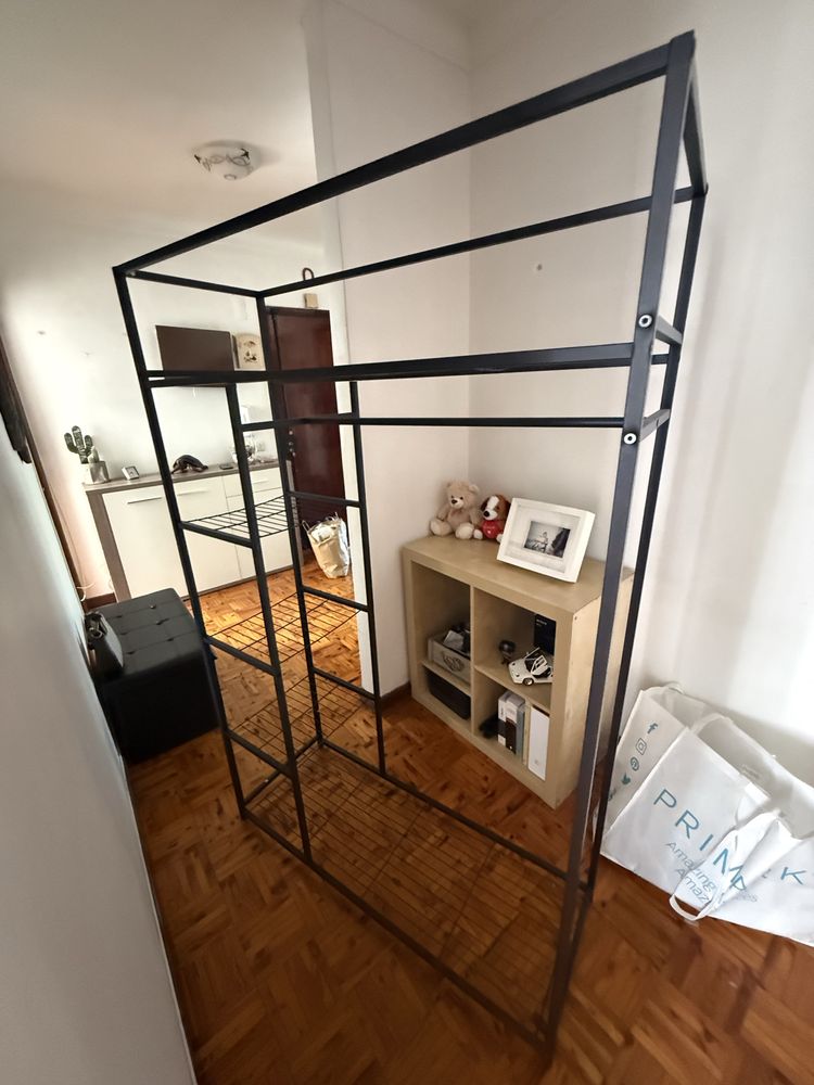 Estante/Roupeiro