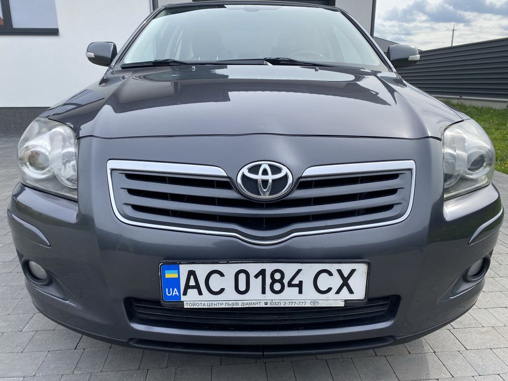 Toyota Avensis 1.8 Автомат