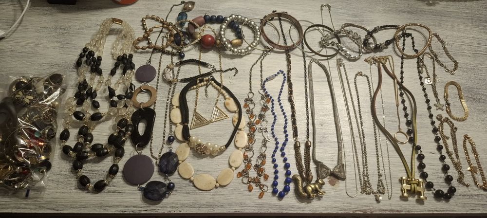 Sprzedam zestaw używanej biżuterii mix 8