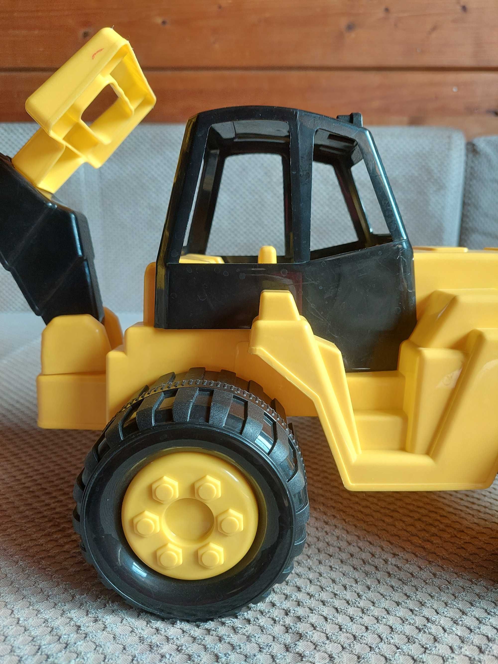 nowy traktor - koparka