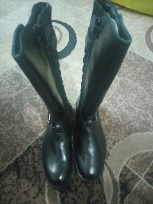 Продам осенние сапоги для девочки