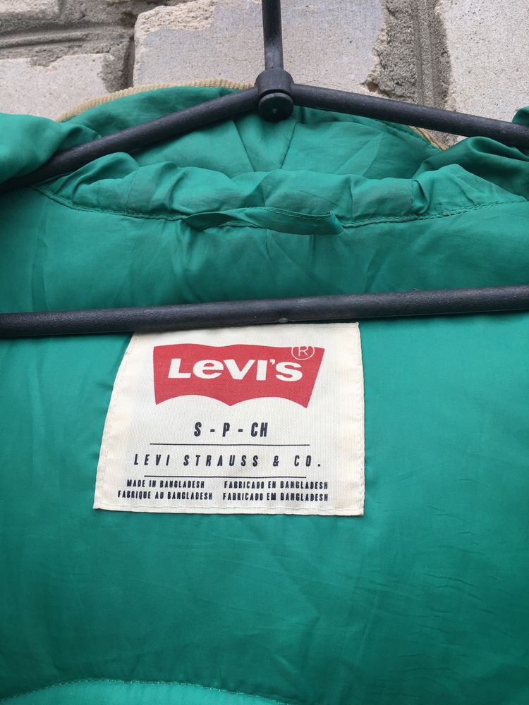 Зелёная куртка пуховик Levi’s с вельветовыми вставками, оригинал