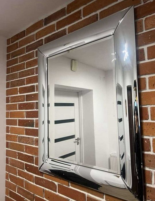 lustro w srebrnej ramie