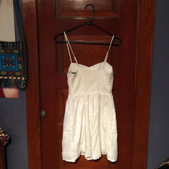 Vestido branco bordado h&m