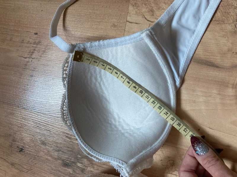Biustonosz z koronką r 65B/C