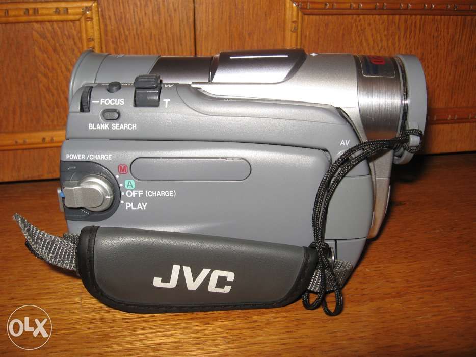 продам цифровую видеокамеру JVC GR-D30