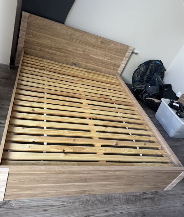 Łóżko - drewniana rama z 7strefowym materacem Aloe Vera Lux 160x200