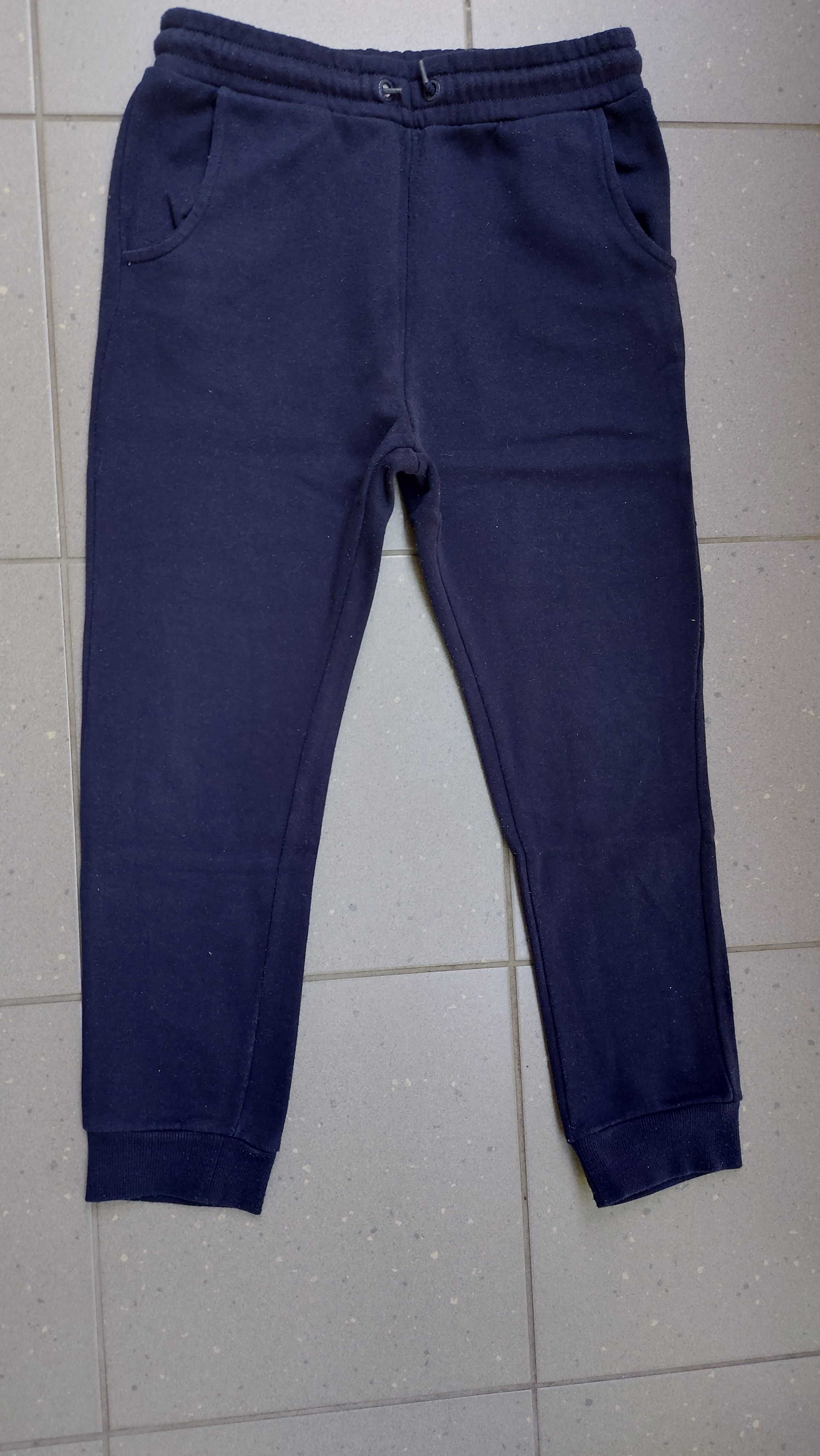 spodnie dresowe z reserved 152 db