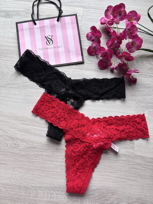 Zestaw czarne i czerwone stringi koronkowe Victoria’s Secret