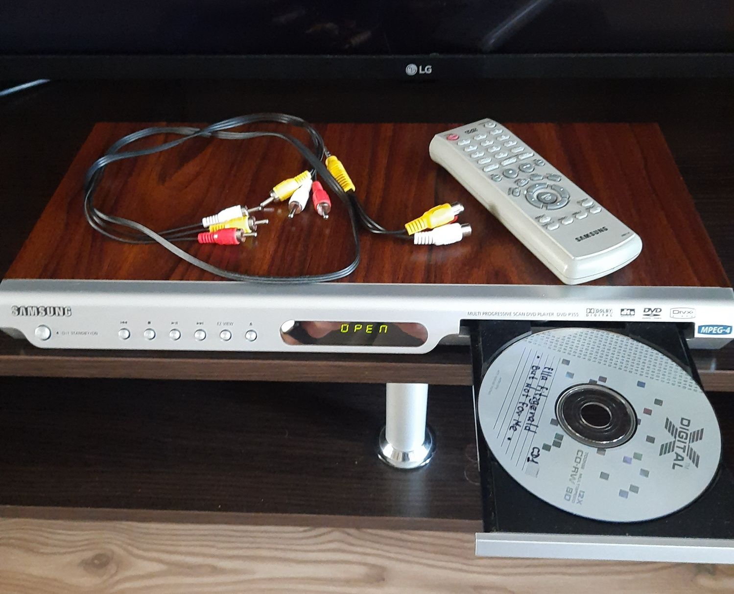 DVD плеєр Samsung DVD-P355
