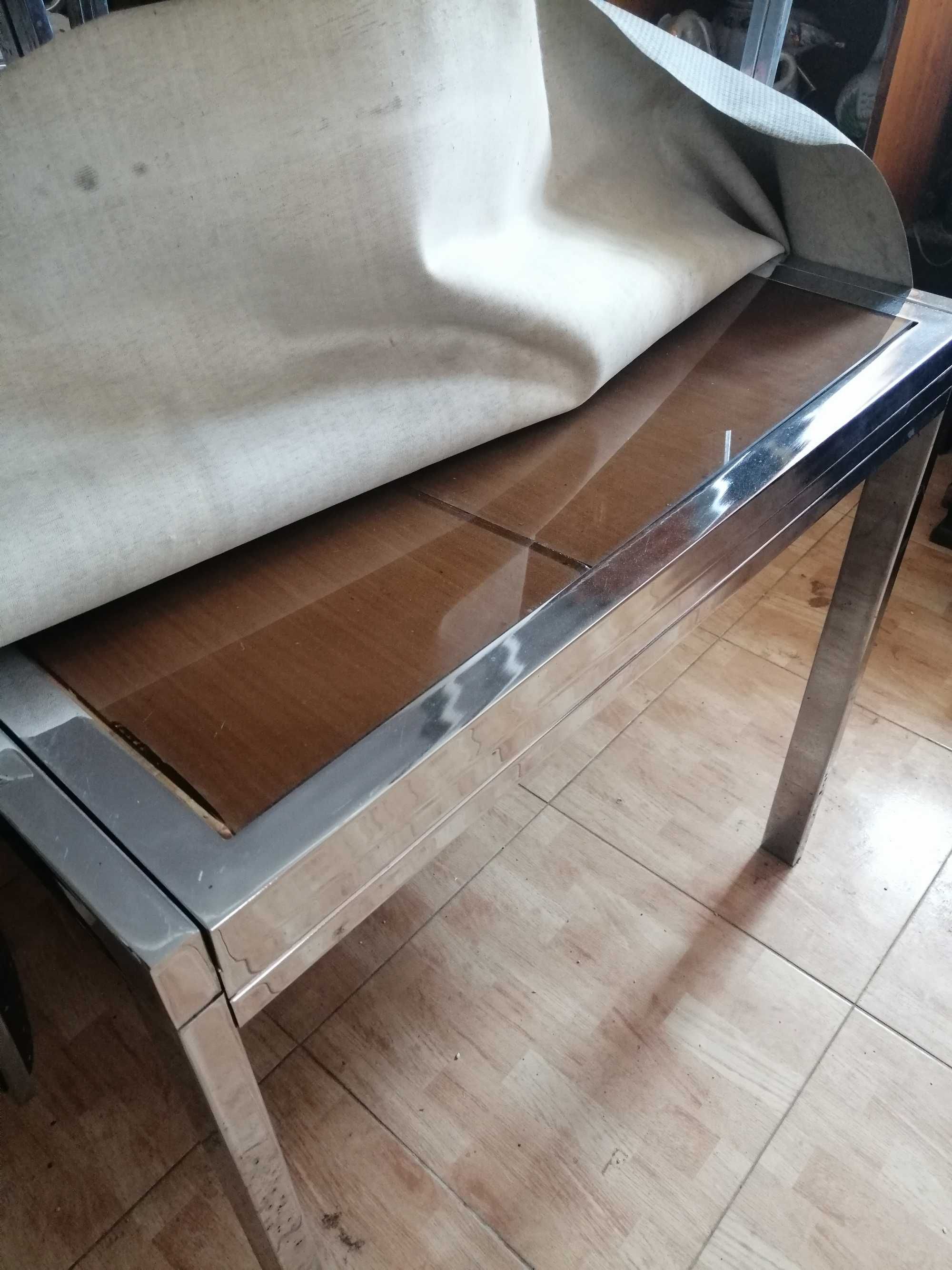 Mesa de sala e cadeiras