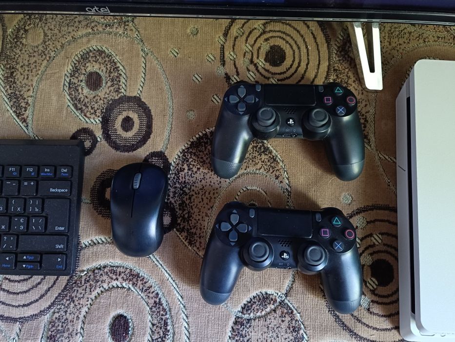Sony PlayStation 4 slim в идеальном состоянии