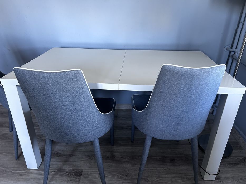 Stół biały rozkładany