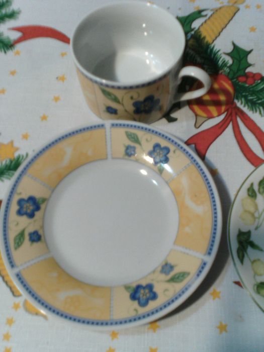 84D. Filiżanki 2 sztuki ze spodkami