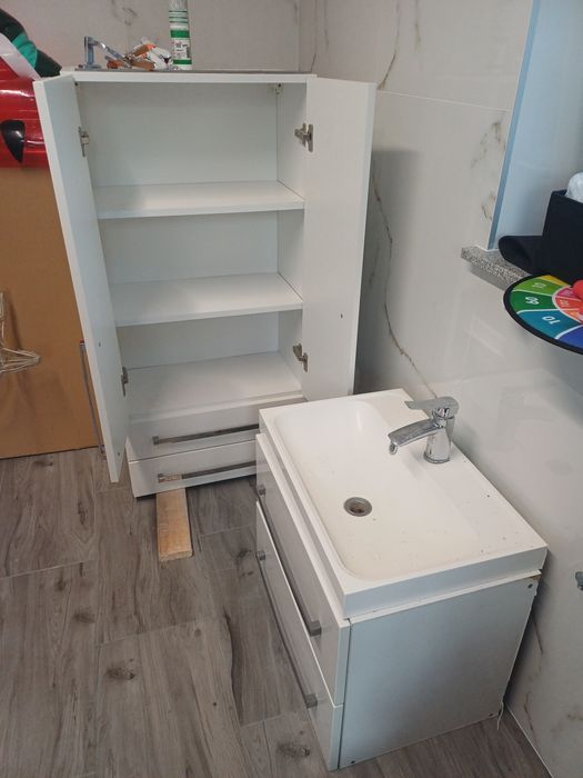 Szawka z umywalką I szawka wisząca