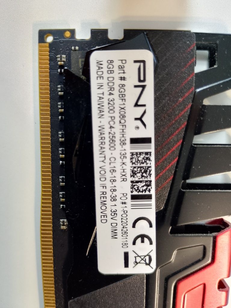 Pamięć RAM PNY  DDR4 8GB 3200 MHz 1,35V do komputera stacjonarnego